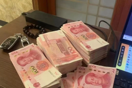 不要埋怨大环境不好，是你太过于矫情了，他1天挣 3000，方法就是这么直白简单。